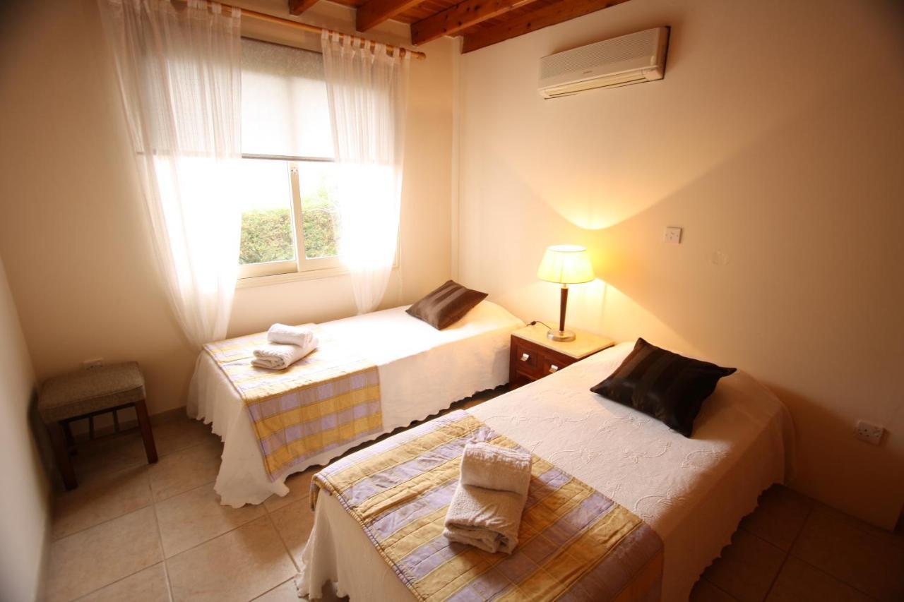 Swimmers' Paradise Pissouri Exterior foto