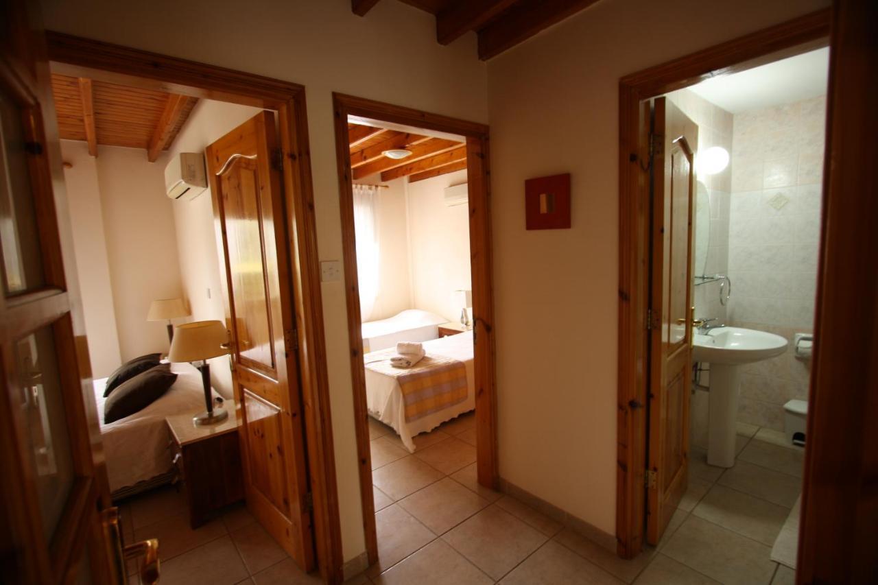 Swimmers' Paradise Pissouri Exterior foto